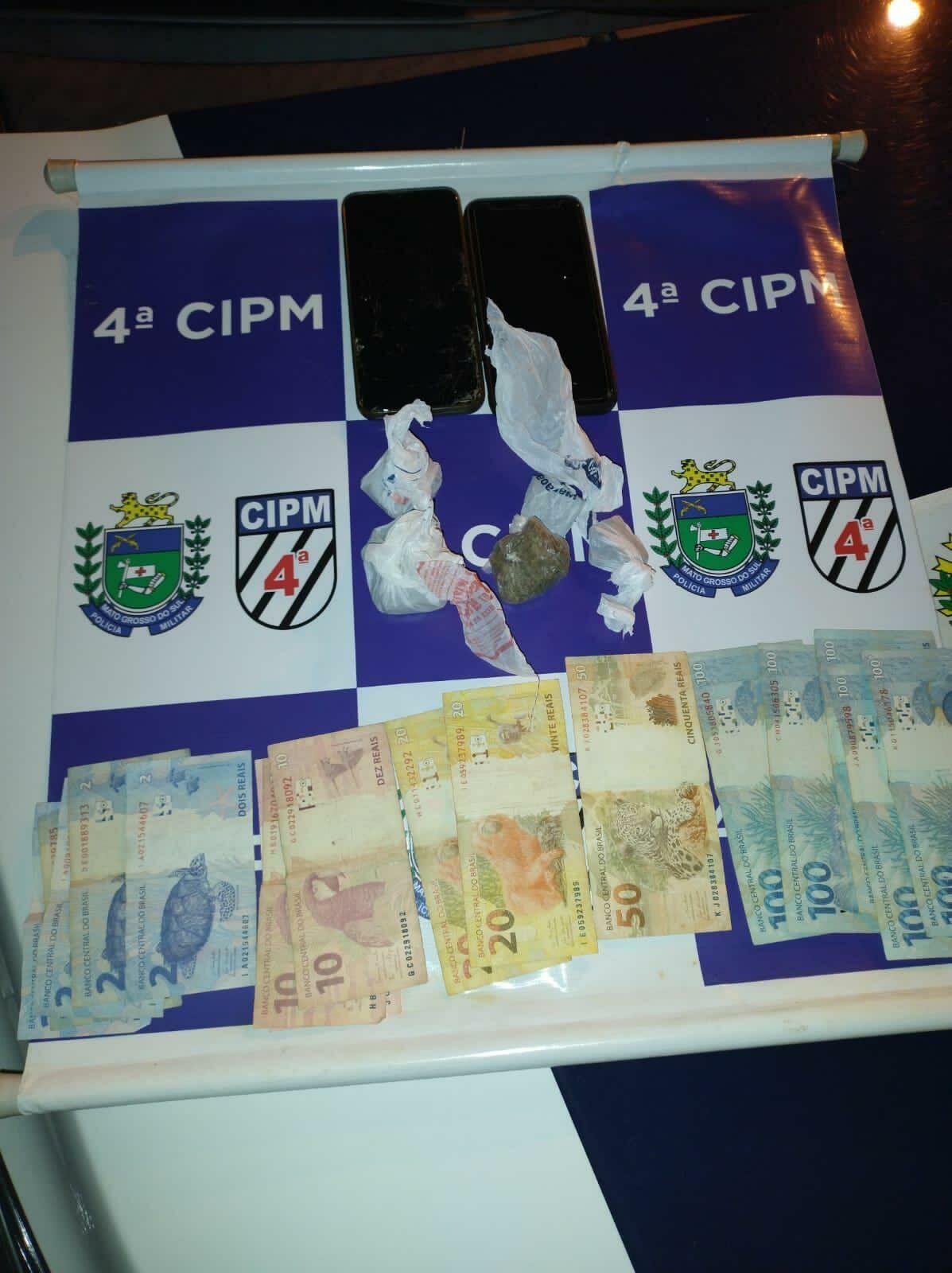 Imagem de compartilhamento para o artigo Em Chapadão do Sul, dois homens que estava em uma moto foram presos pela PM por tráfego de drogas da MS Todo dia